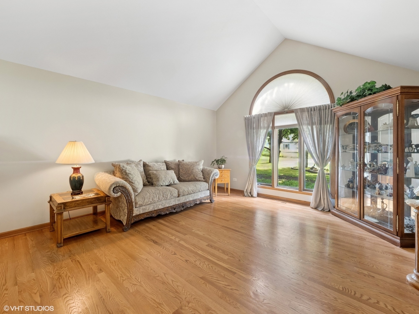 Property Photo: 1520 Grant Street IL 60193