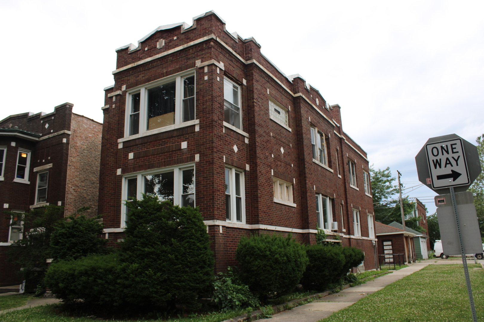 Property Photo: 2102 Gunderson Avenue IL 60402