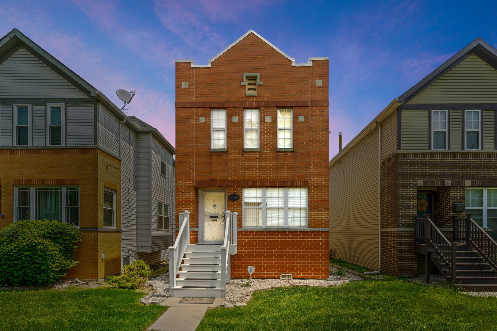 Property Photo: 6941 S East End Avenue IL 60649