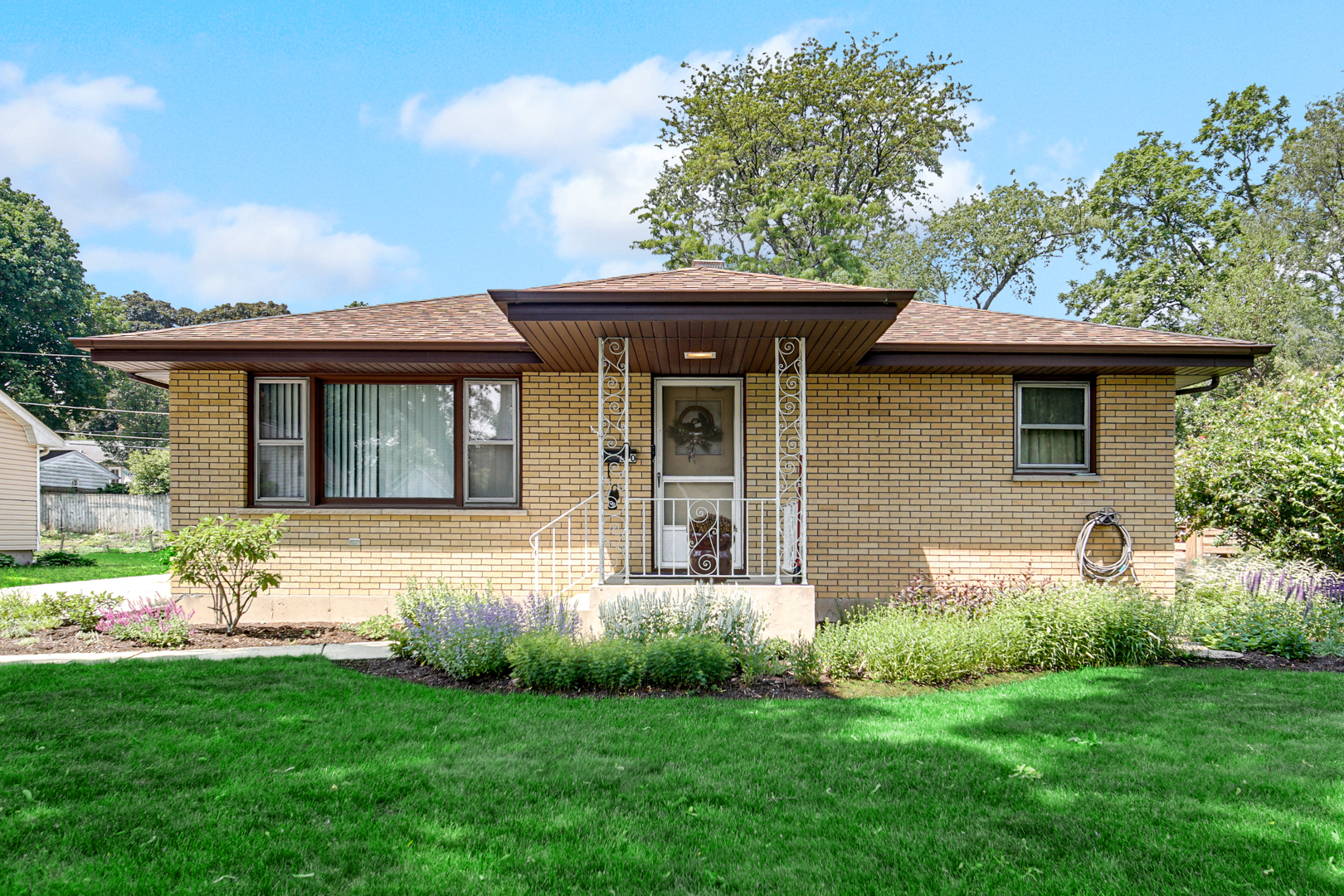370 N Commonwealth Avenue  Elgin IL 60123 photo