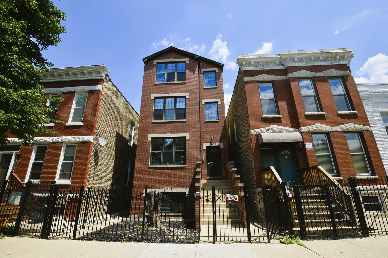 Property Photo: 1319 N Campbell Avenue 1 IL 60622
