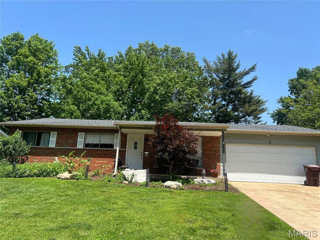 Property Photo: 5 Heathwood Lane MO 63026
