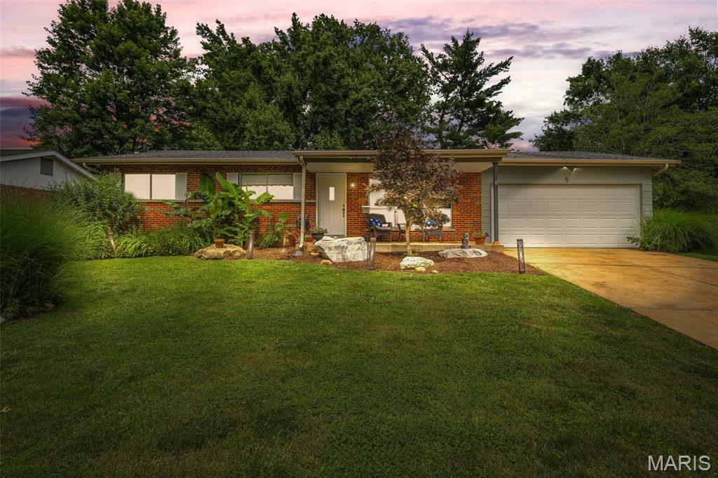Property Photo:  5 Heathwood Lane  MO 63026 