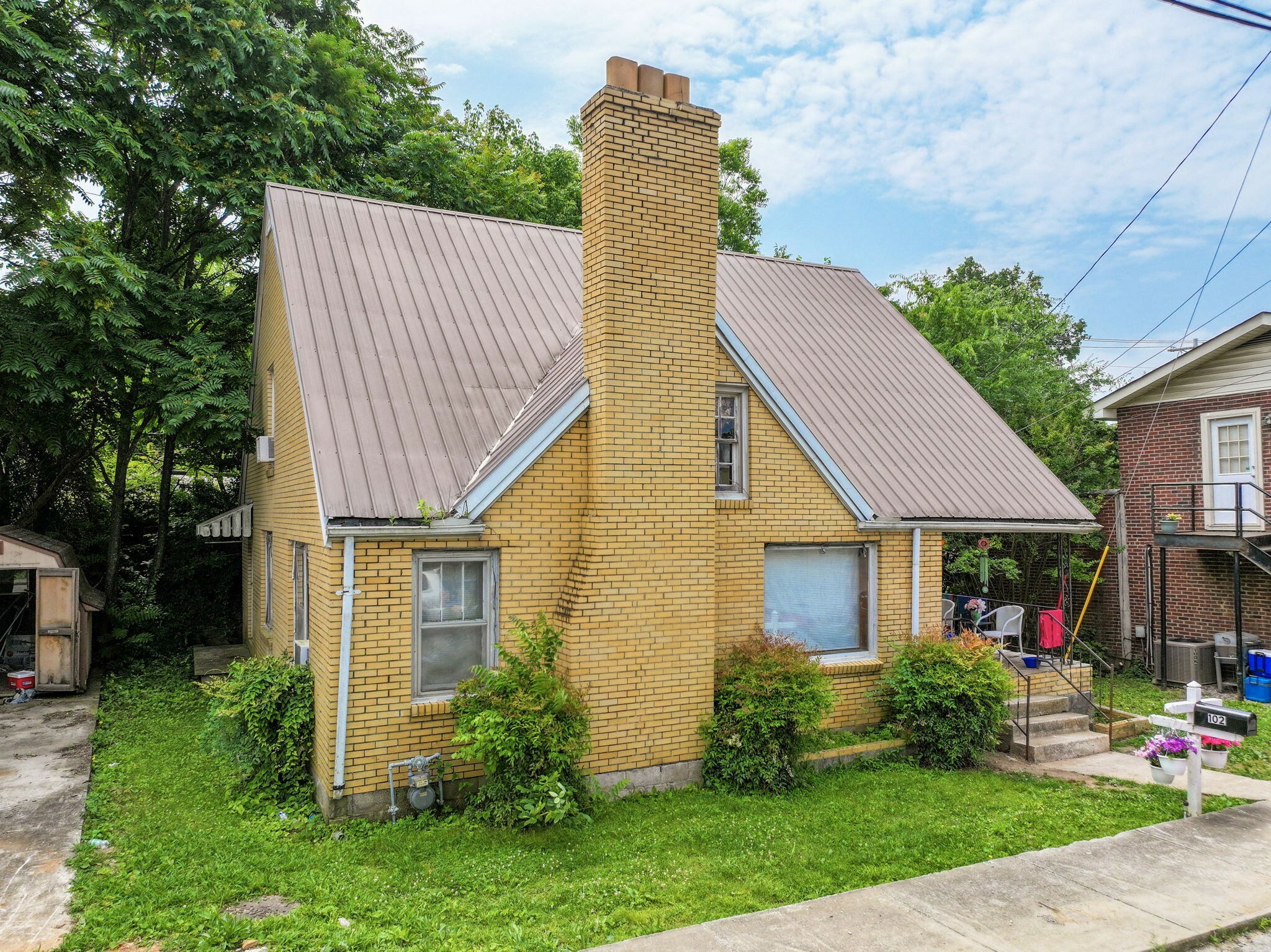 102 W Sparta St  McMinnville TN 37110 photo