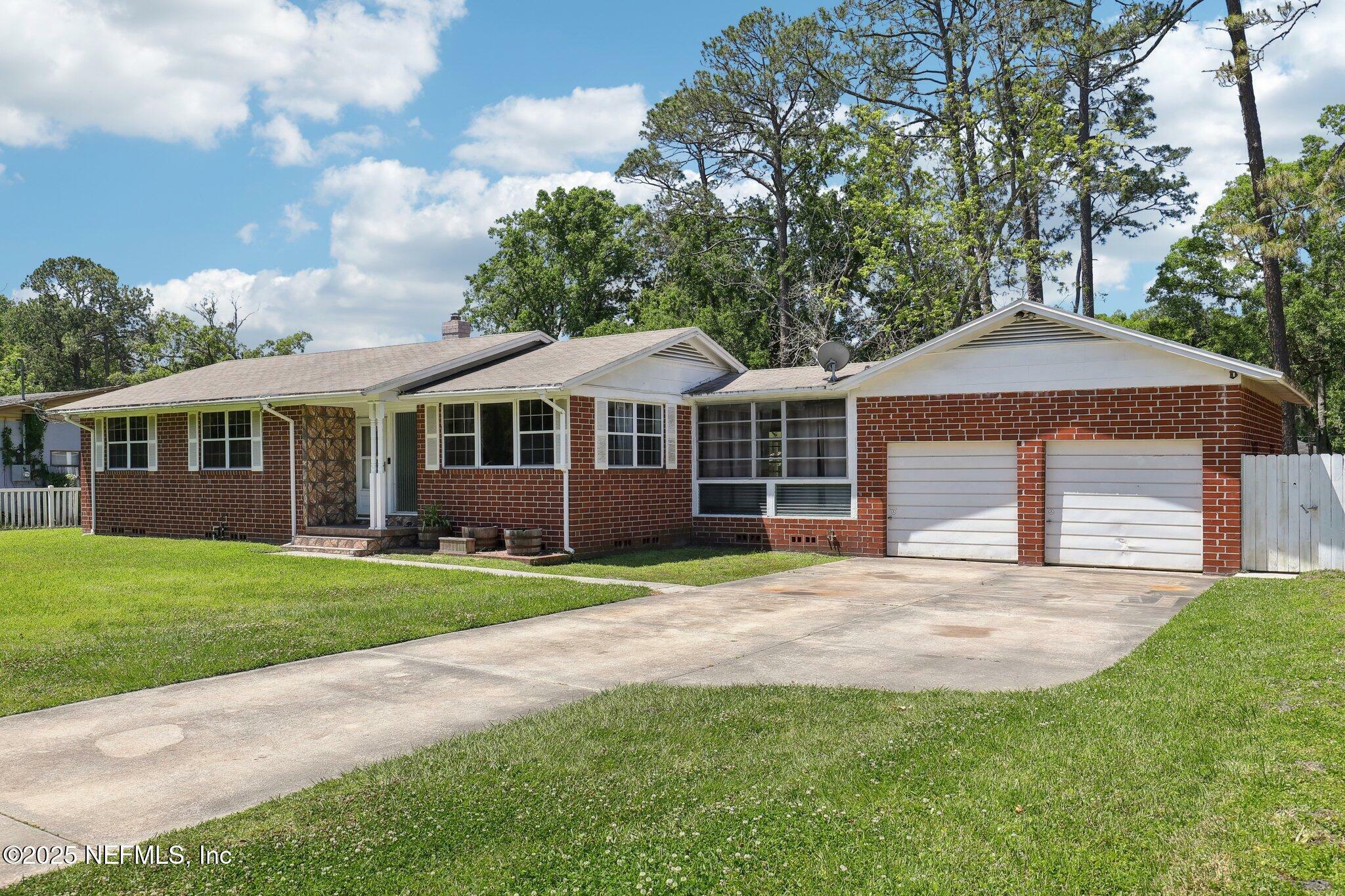 Property Photo: 1126 Lake Shore Boulevard FL 32205