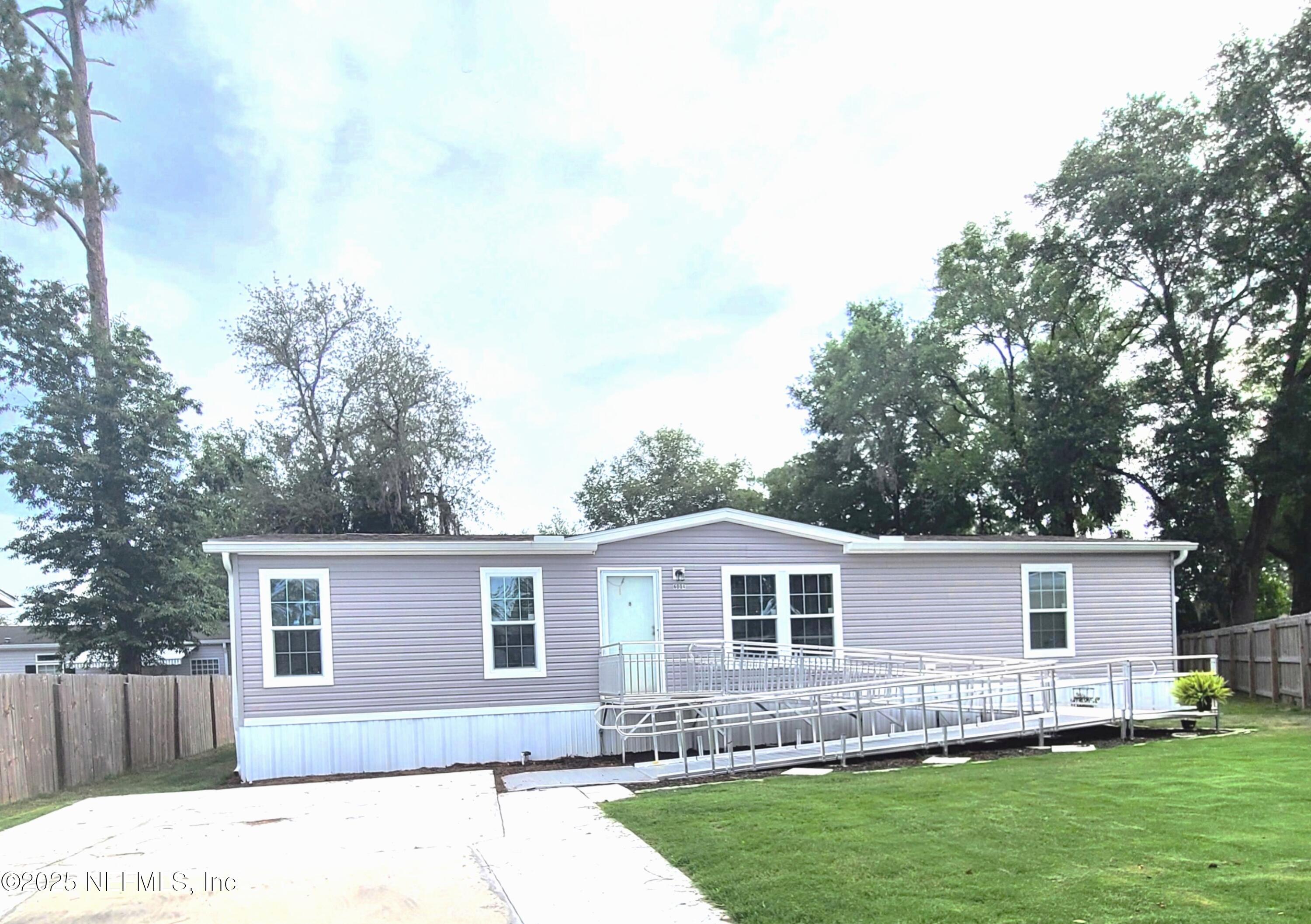 Property Photo:  6004 6th Manor Manor E  FL 32177 