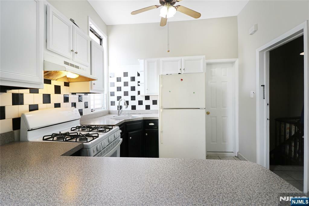 Property Photo:  6011 Park Avenue 2  NJ 07093 