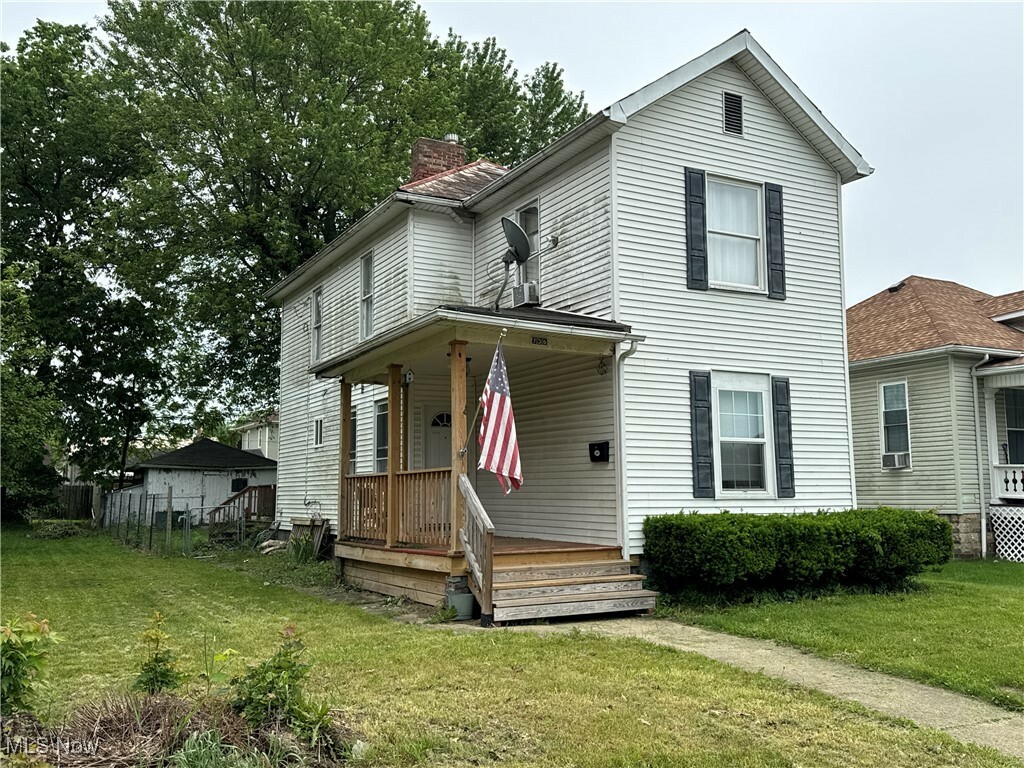 Property Photo: 736 Homewood Avenue OH 43701