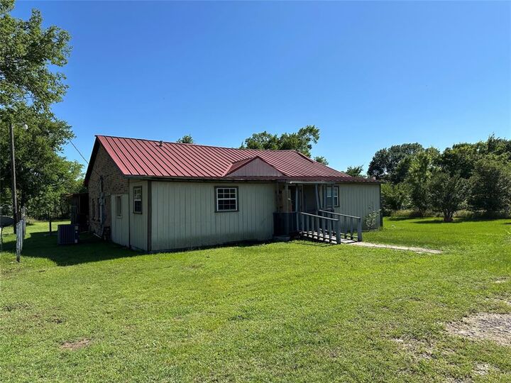 Property Photo: 900 Monroe Street TX 75860