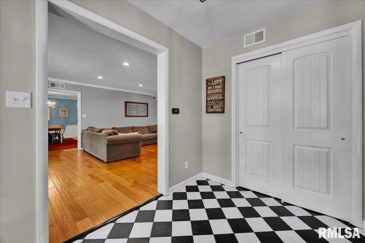 Property Photo: 486 E High Point Drive IL 61614