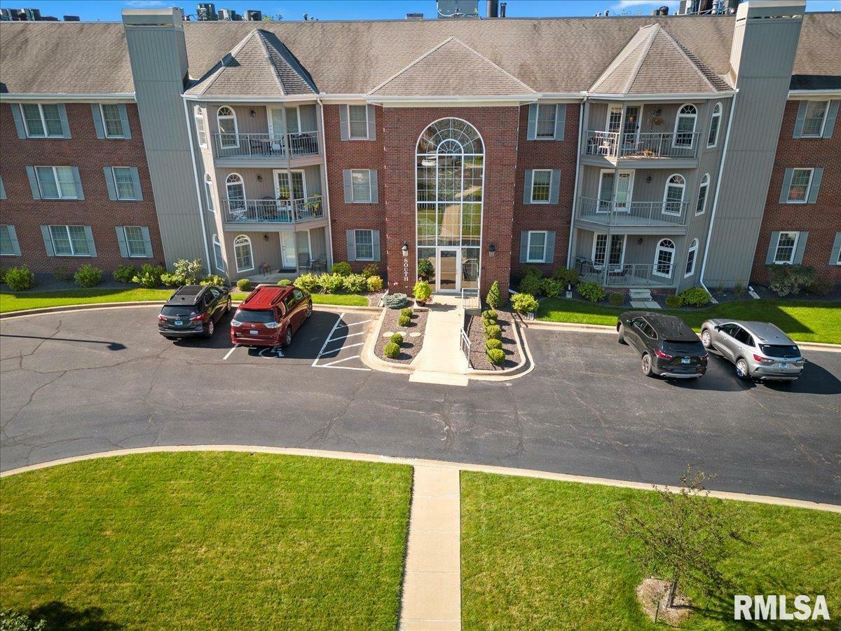 5200 N Knoxville Avenue 207S  Peoria IL 61614 photo