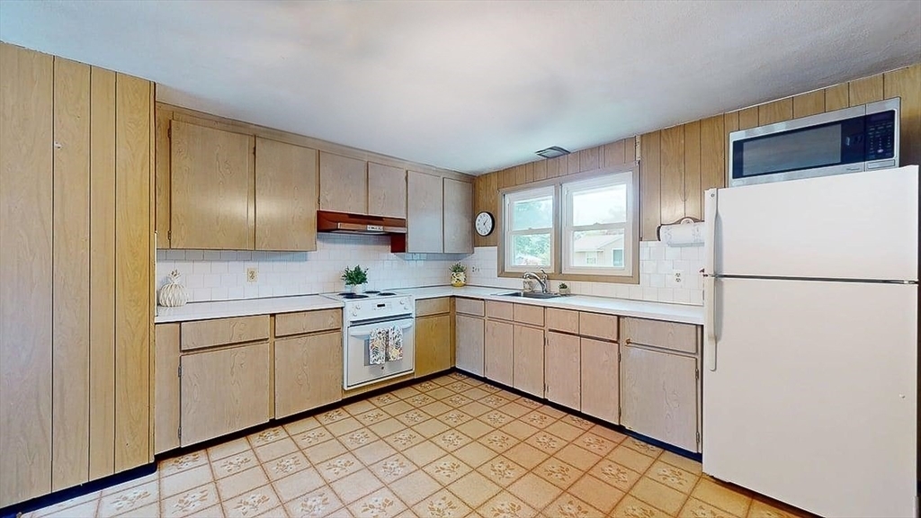 Property Photo: 19 Porter Rd MA 02019