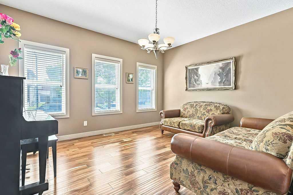 Property Photo: 47 Elgin Terrace SE AB T2Z 3Y6