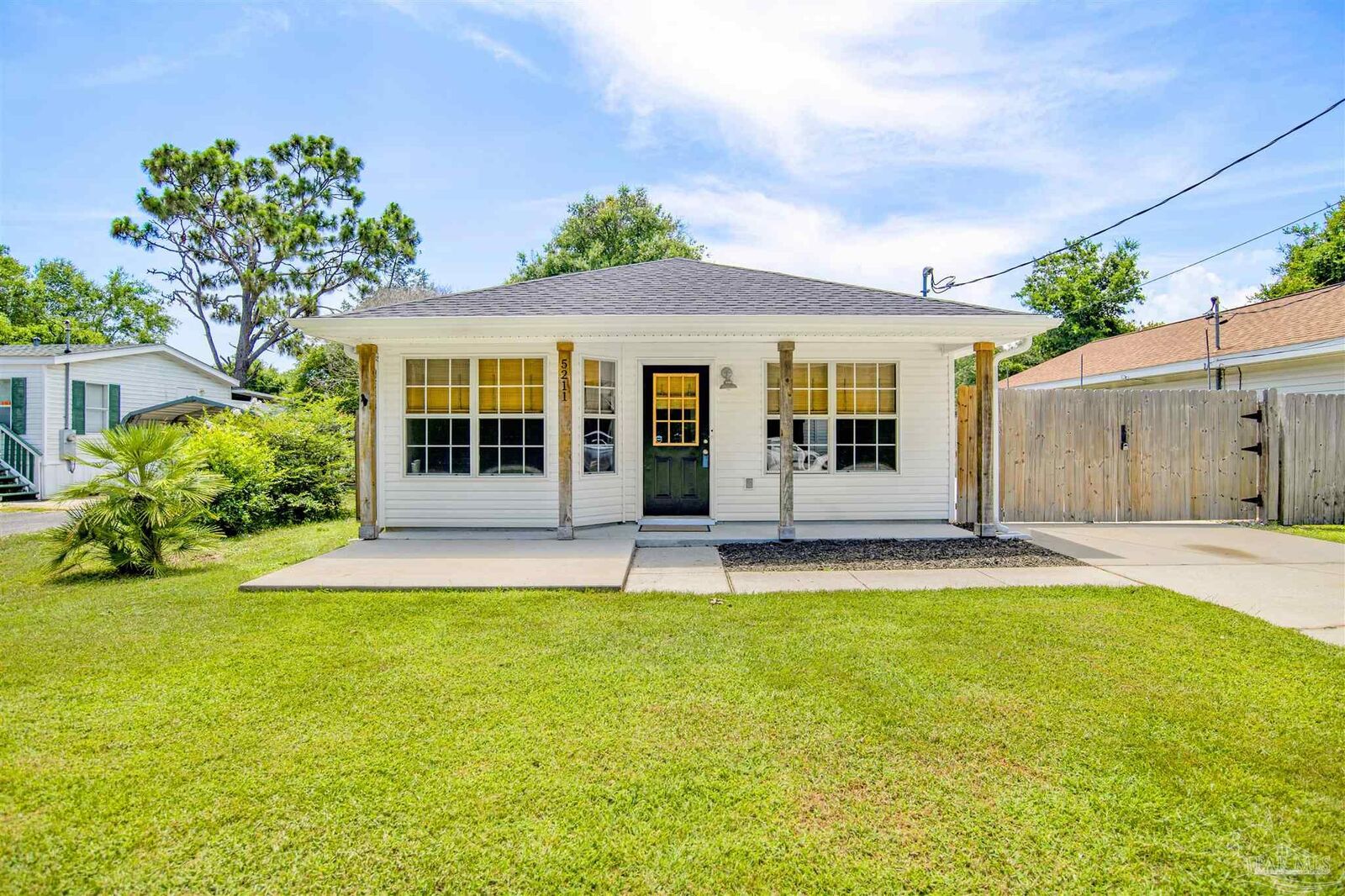 Property Photo: 5211 Statler Ave FL 32507