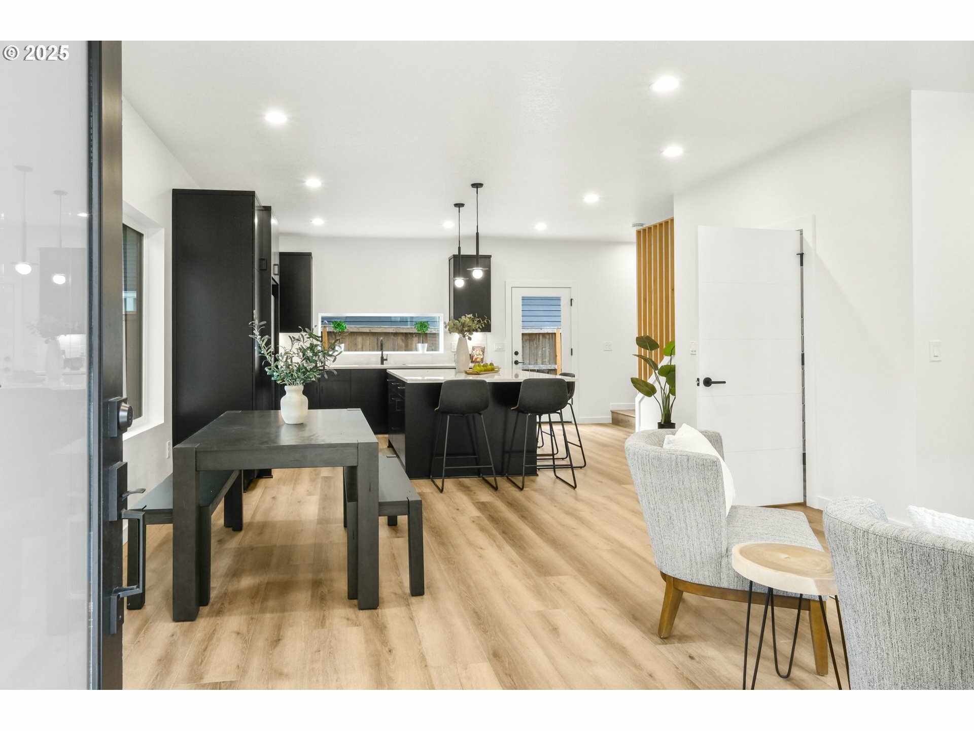 Property Photo: 3528 NE 44th Ave OR 97212