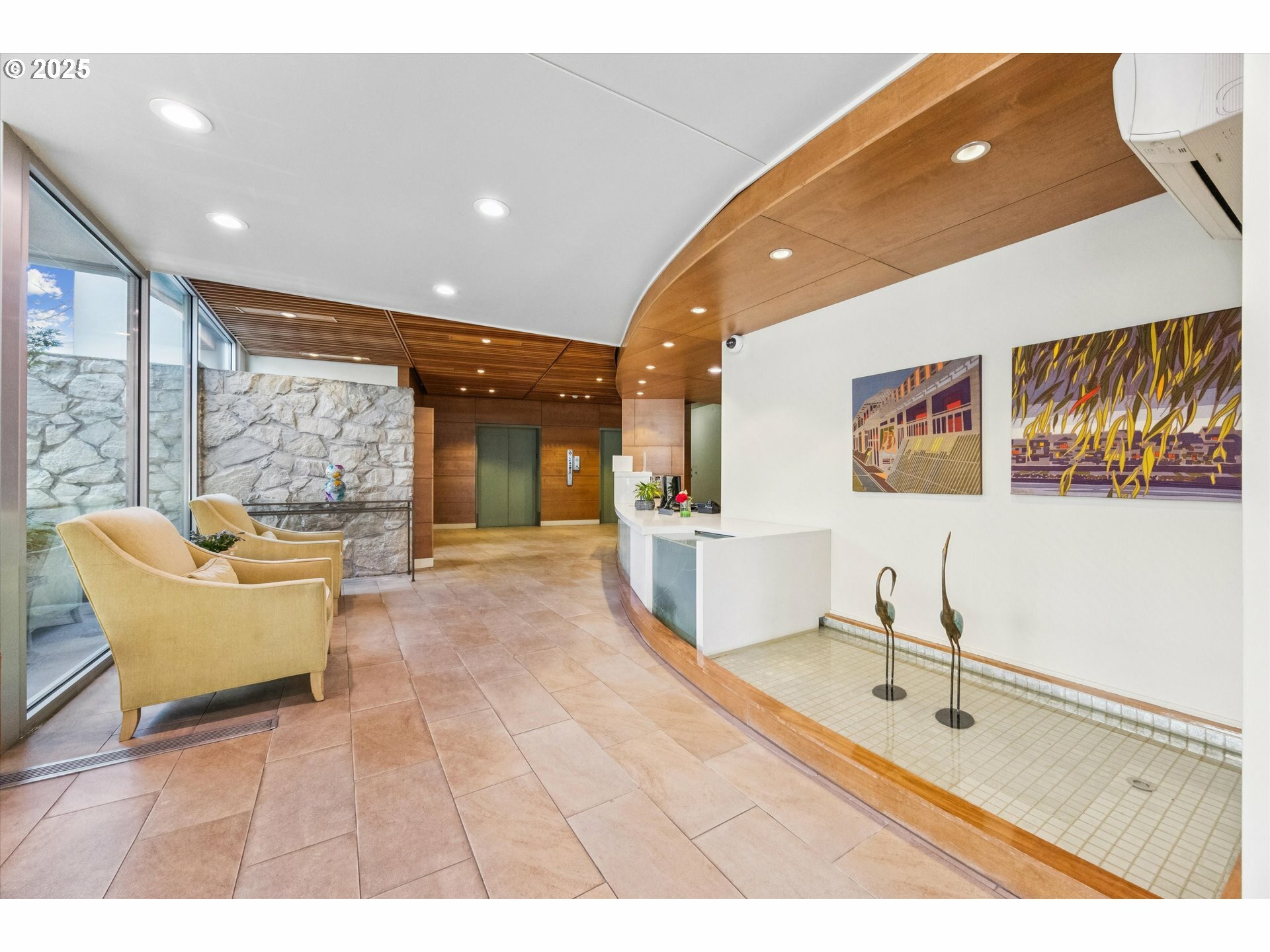 Property Photo: 2323 SW Park Pl 305 OR 97205