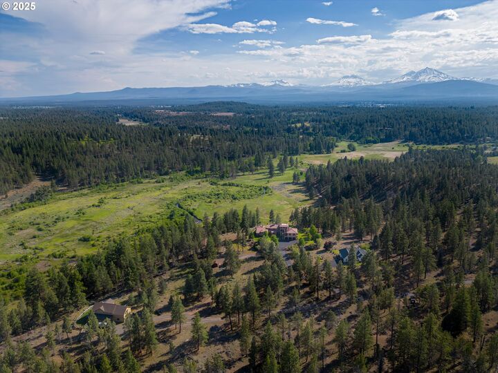 Property Photo: 16465 Suntree Ln OR 97759