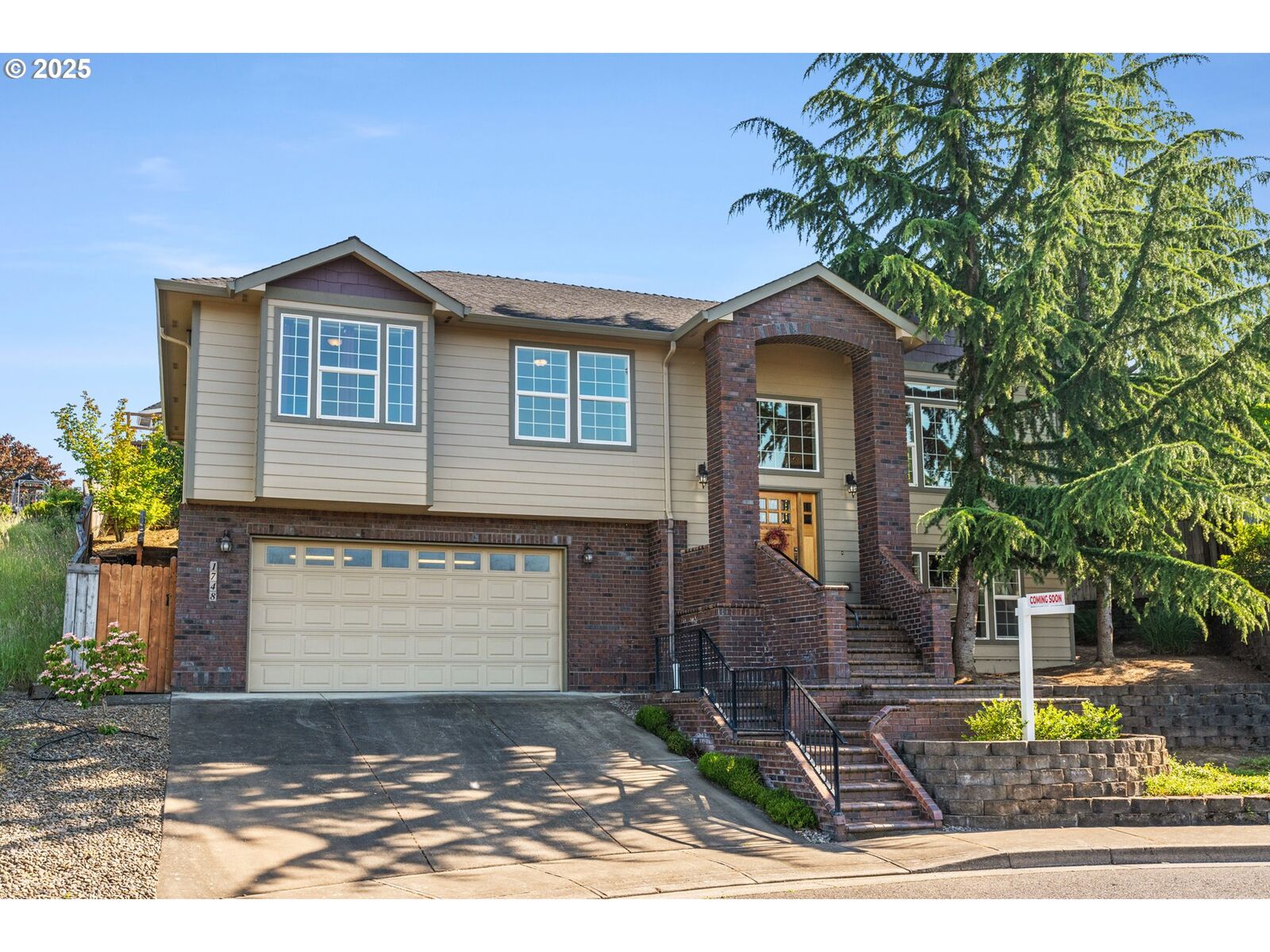 Property Photo: 1748 Hardin Ave NW OR 97304