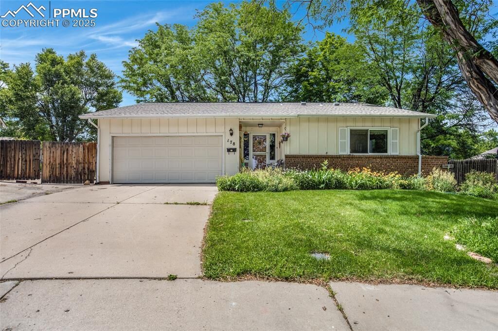 Property Photo: 178 Macneil Place CO 81001