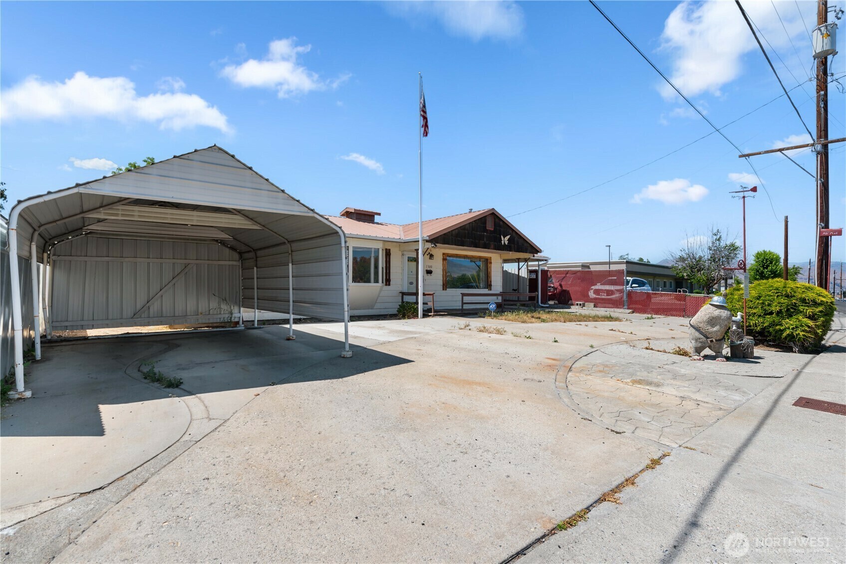 Property Photo: 1300 Monitor Avenue WA 98801