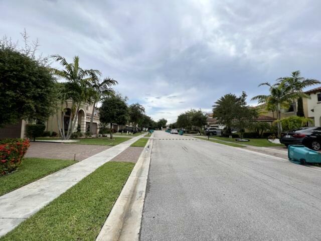 Property Photo: 3841 E Aspen Leaf Drive FL 33436