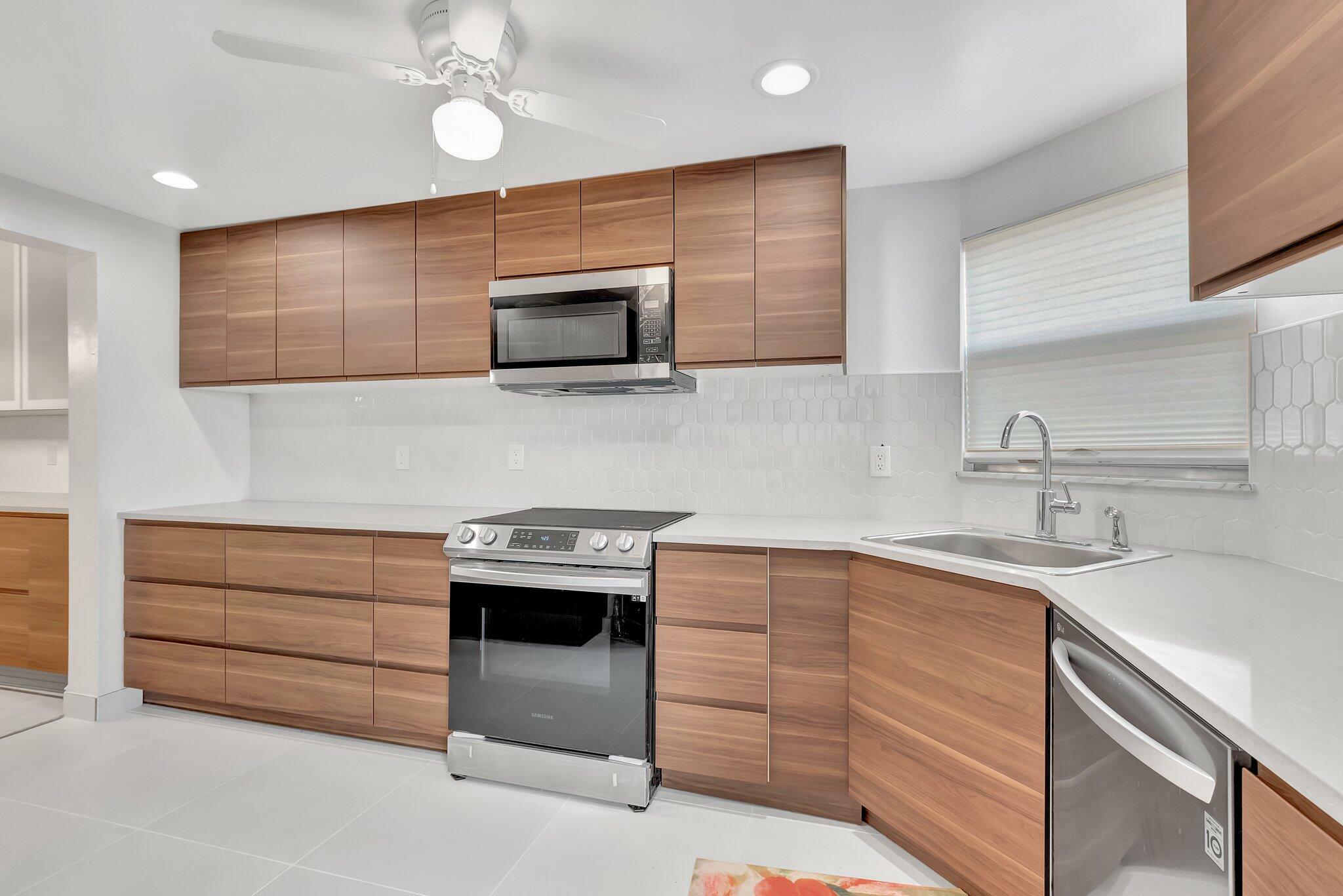 Property Photo: 3590 Via Poinciana 205 FL 33467
