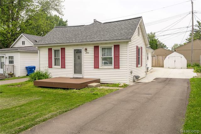 Property Photo: 2910 Peerless Avenue MI 48328
