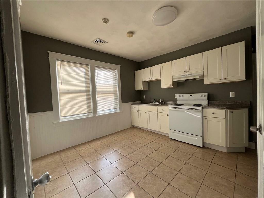 Property Photo: 70 Oliver Street 3R RI 02809