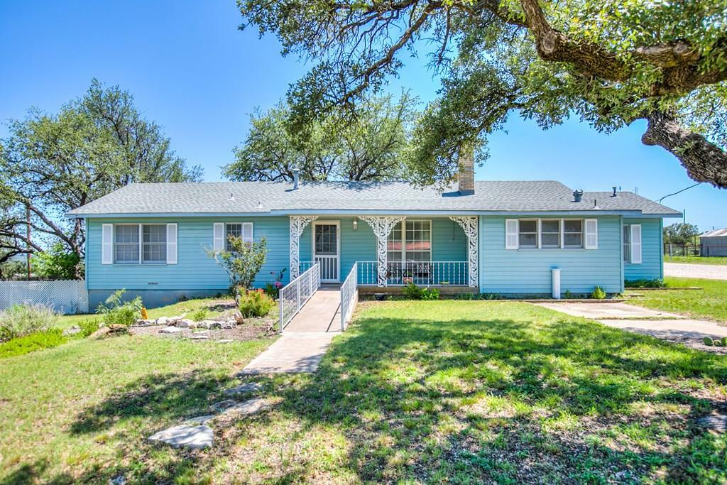 Property Photo: 211 W Lake Ave TX 76941