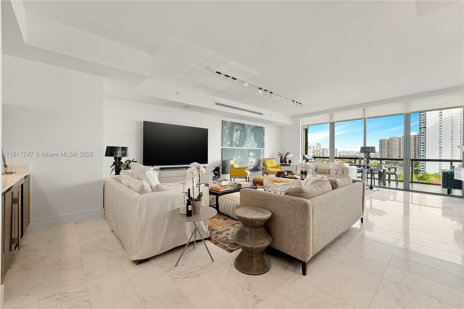 Property Photo: 3300 NE 188th St 909 FL 33180