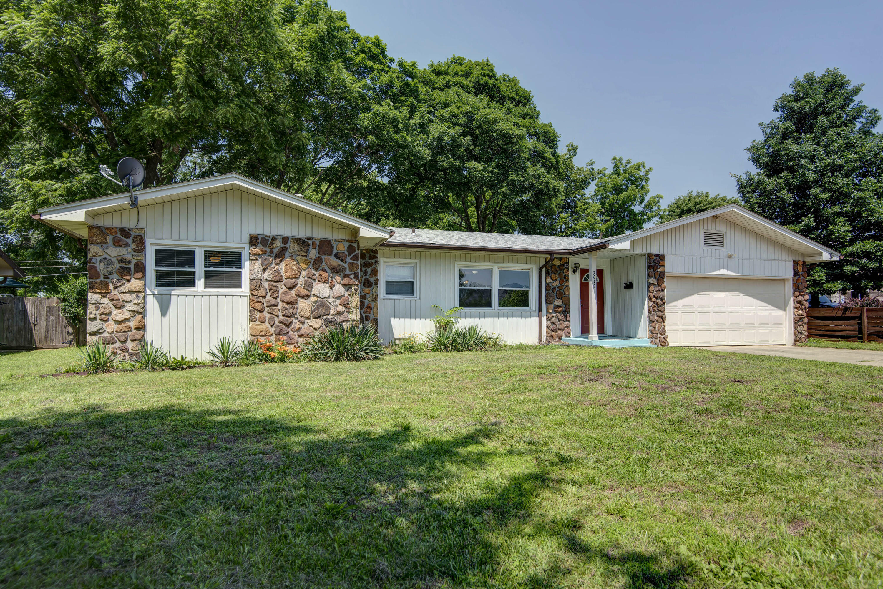 Property Photo:  3019 S Dayton Avenue  MO 65807 