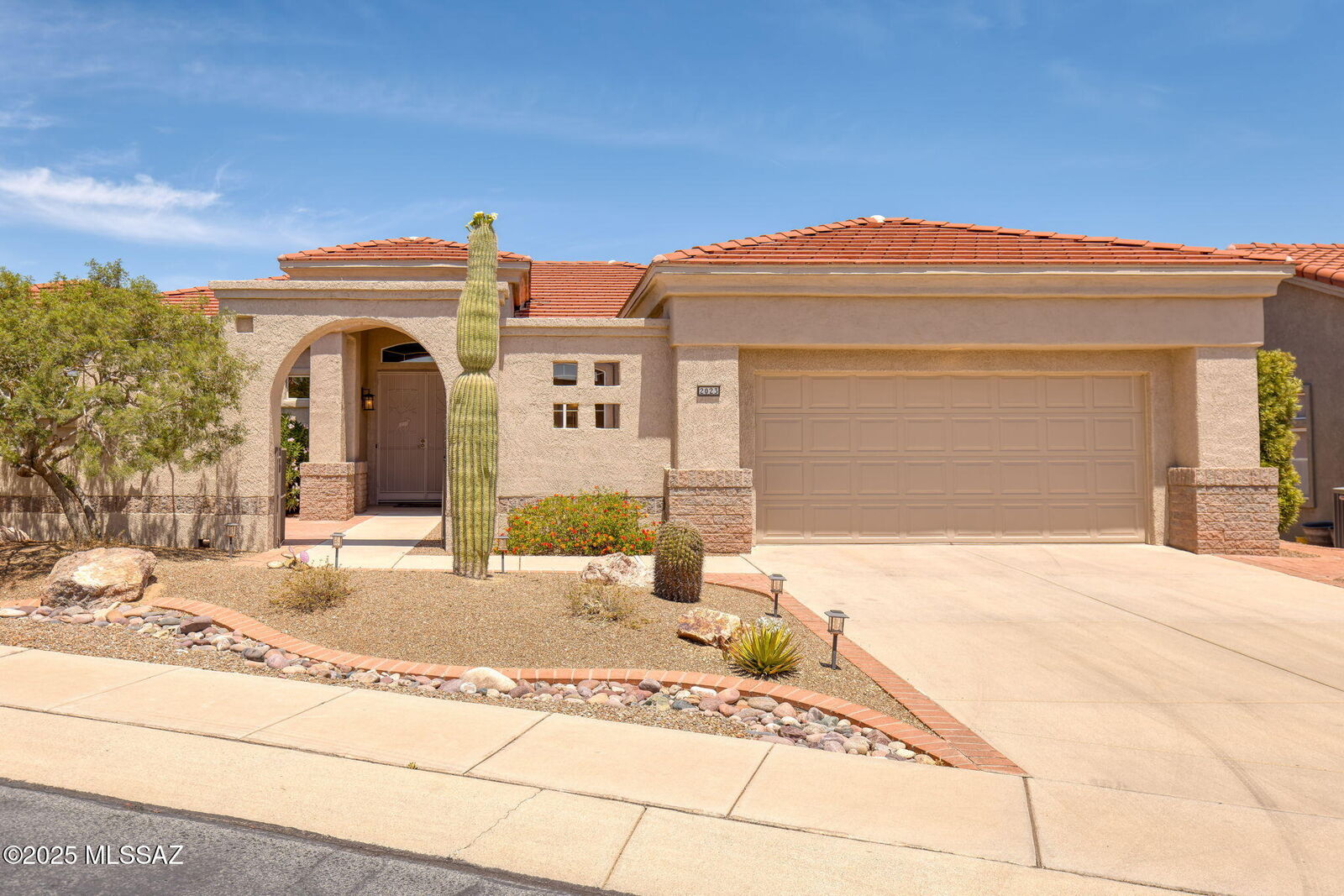 Property Photo:  2023 E Bighorn Mountain Drive  AZ 85755 
