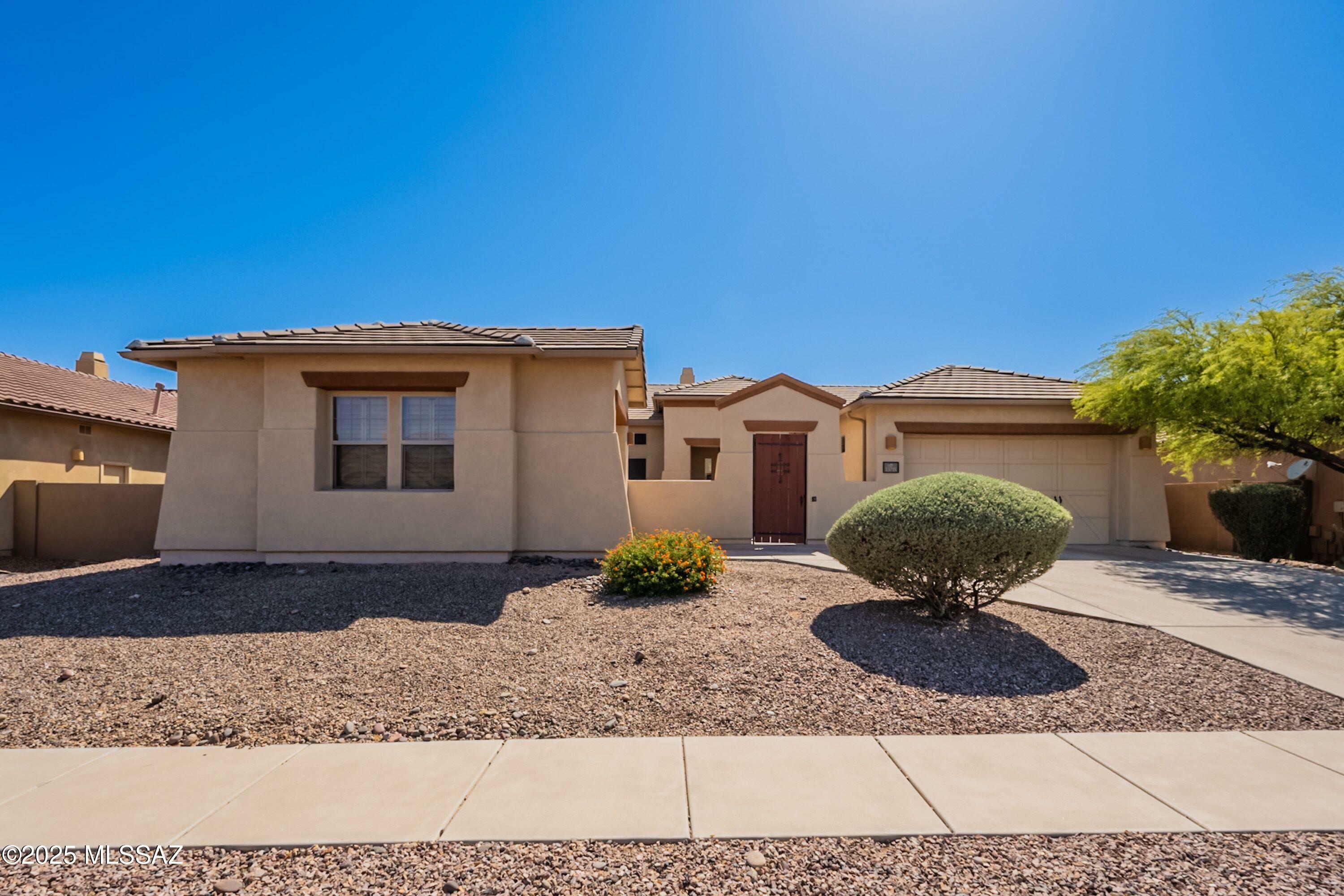 Property Photo: 13715 N Tessali Way AZ 85755