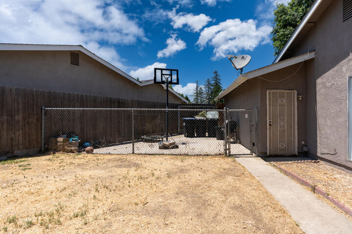 Property Photo:  5125 W Feemster Court  CA 93277 