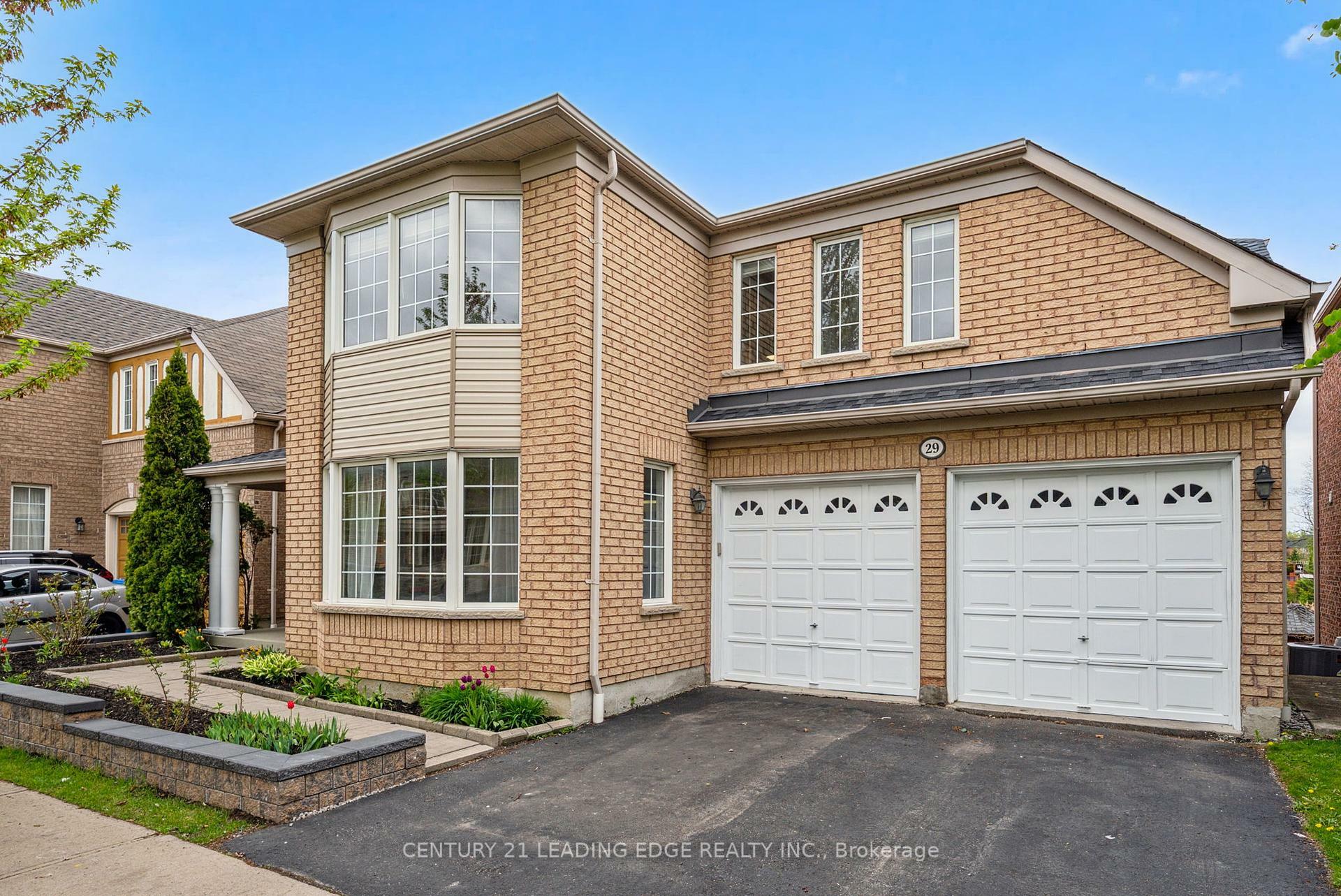 Photo de la propriété: 29 Alden Square ON L1T 4Z2