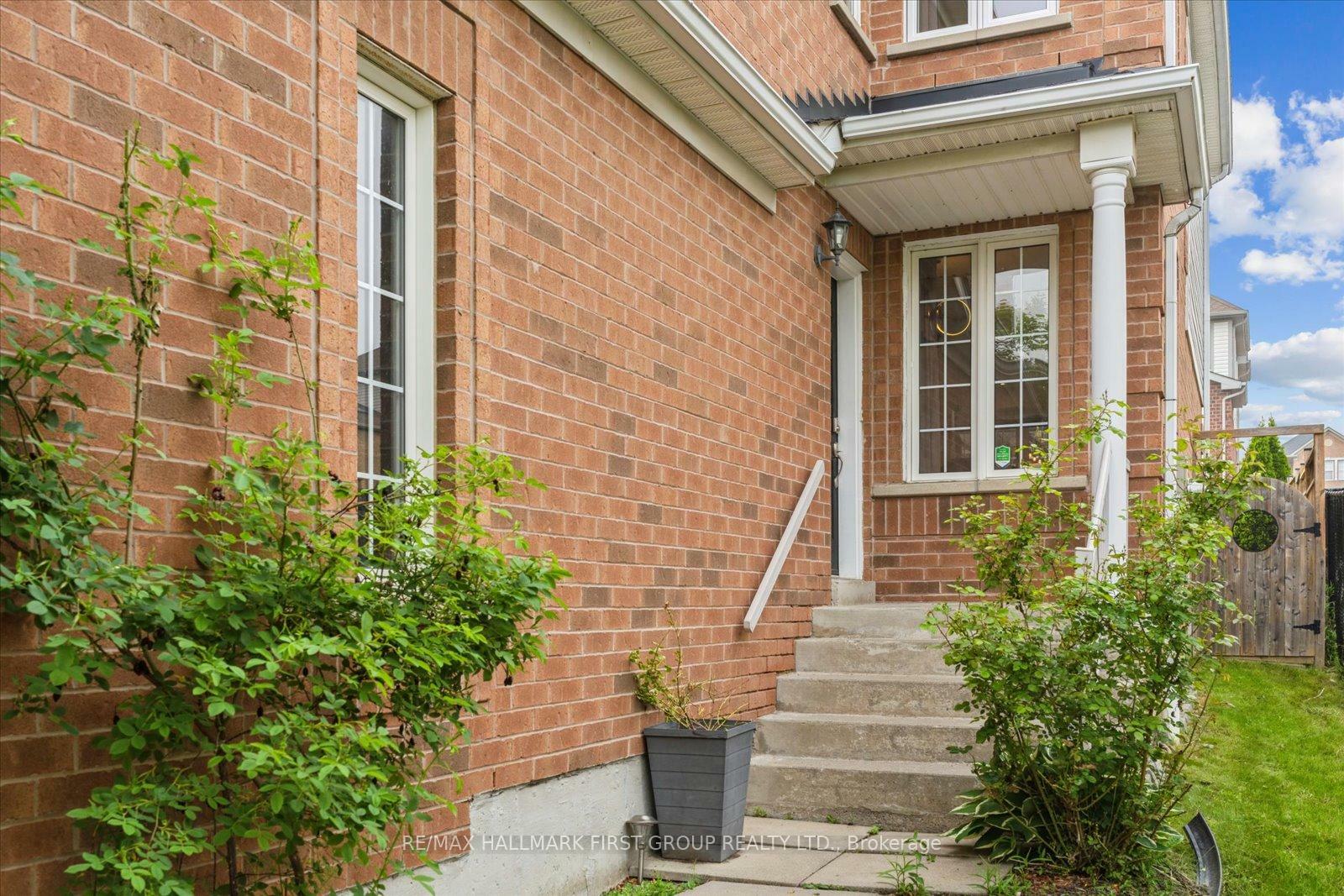 Property Photo:  27 Shenandoah Drive  ON L1P 1S9 