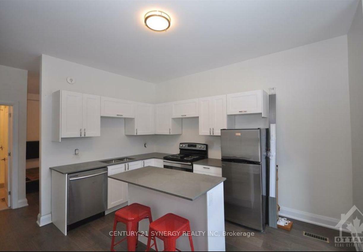 Property Photo: 571 McLeod Street 1A ON K1R 5R2