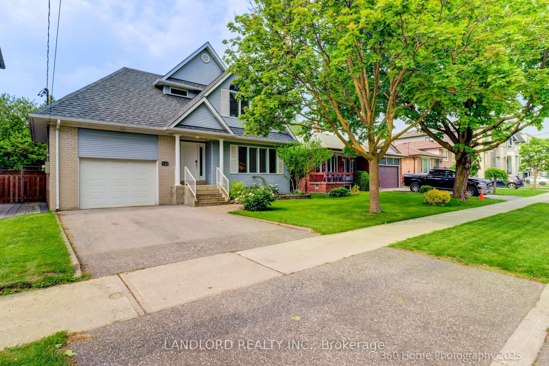 Photo de la propriété:  140 McKee Avenue  ON M2N 4C4 