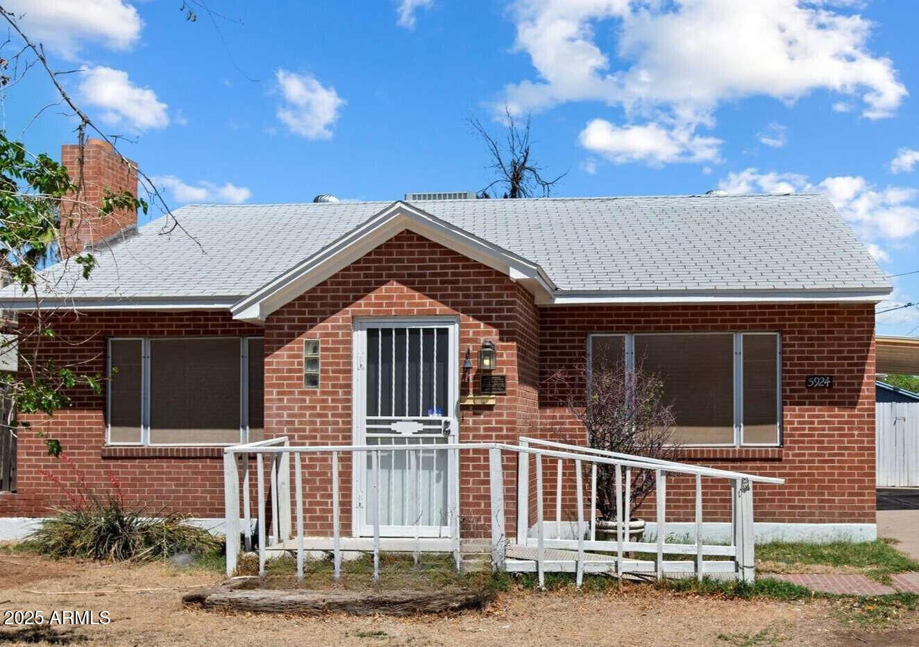 Property Photo:  5924 W Myrtle Avenue Frnt  AZ 85301 