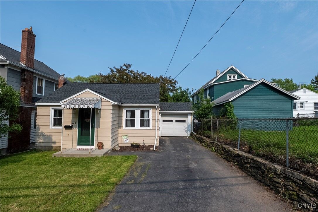 Property Photo:  143 Ridgewood Drive  NY 13206 
