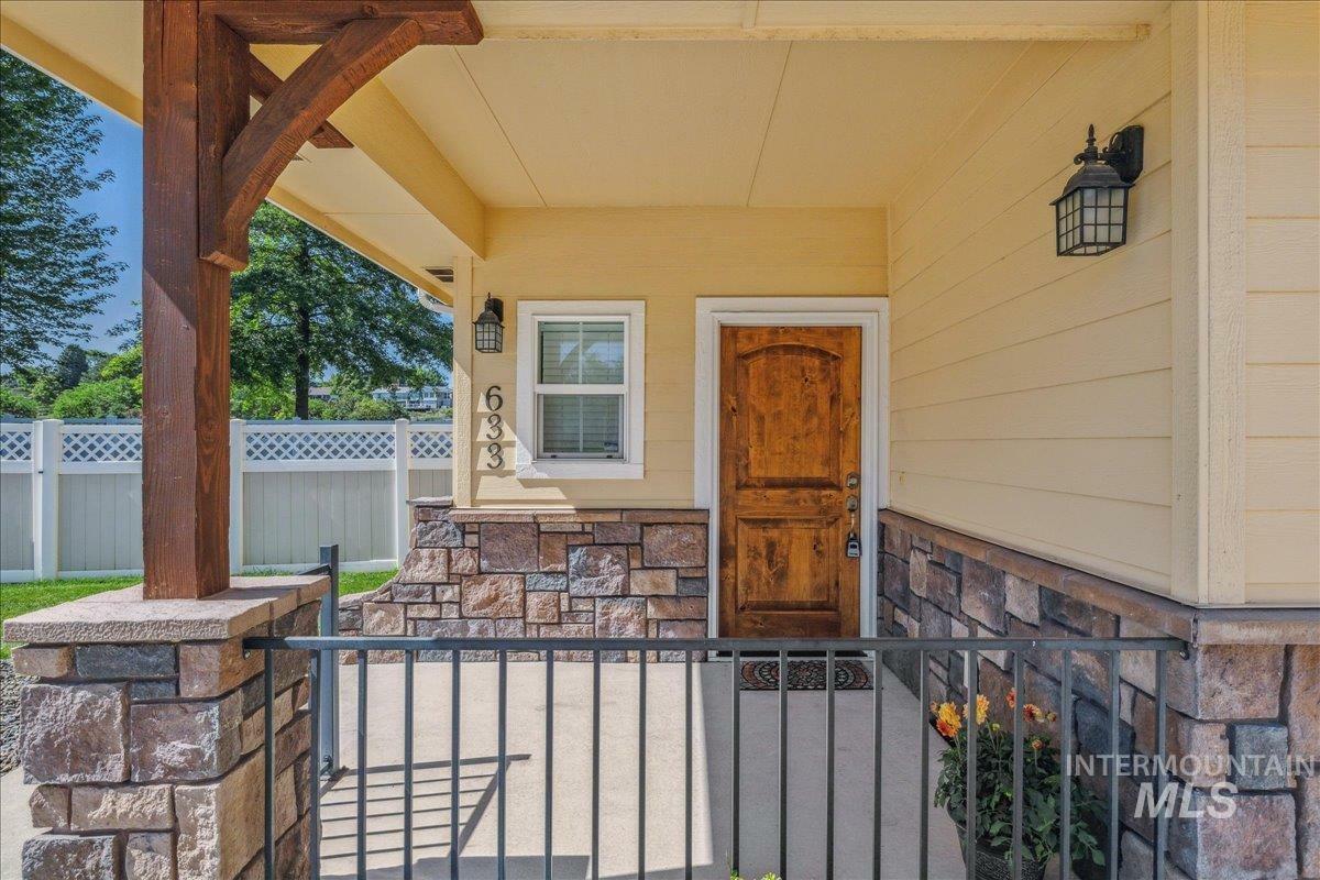 Property Photo: 633 S Archstone Way ID 83709-5234