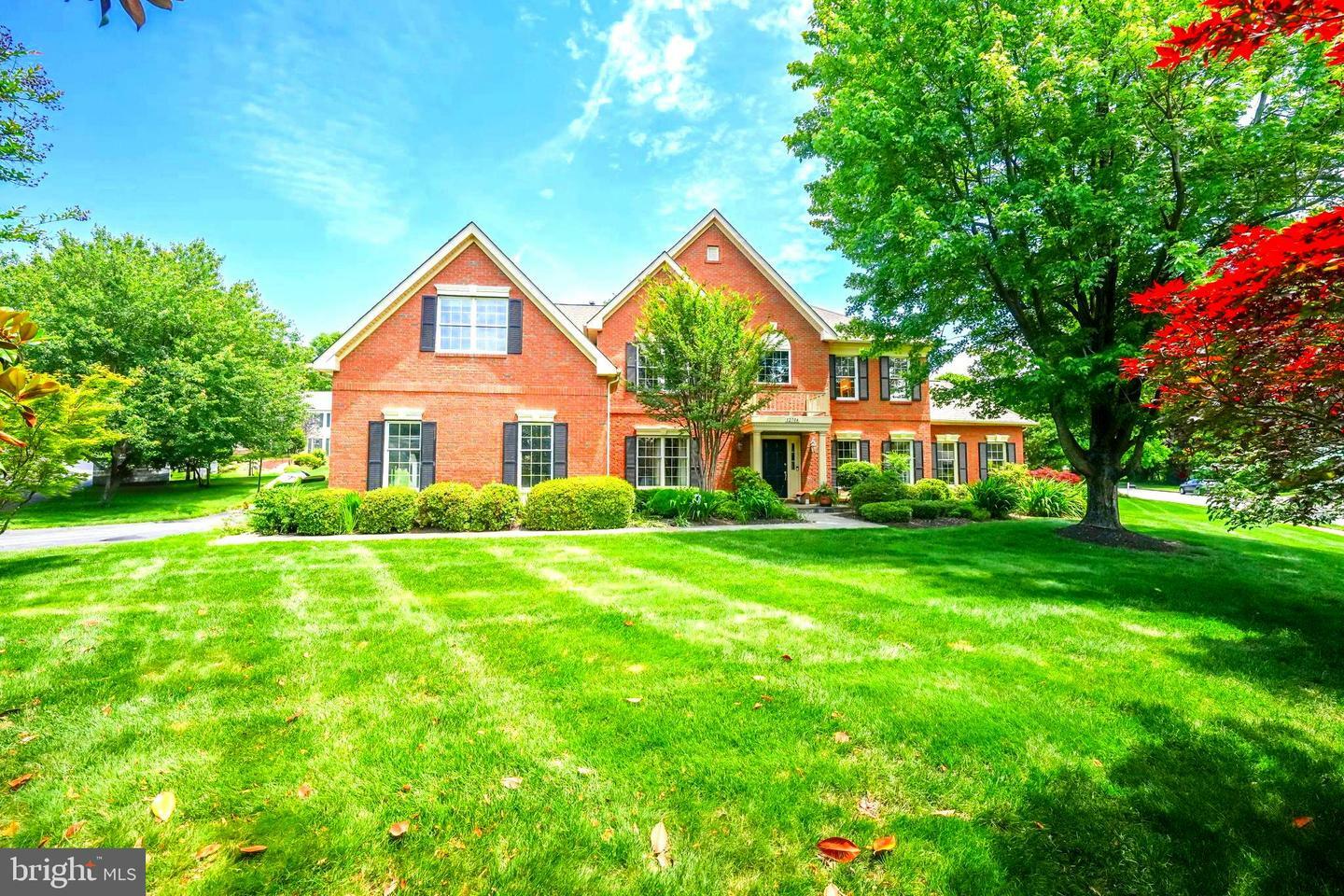 Property Photo: 12704 Autumn Crest Drive VA 20171