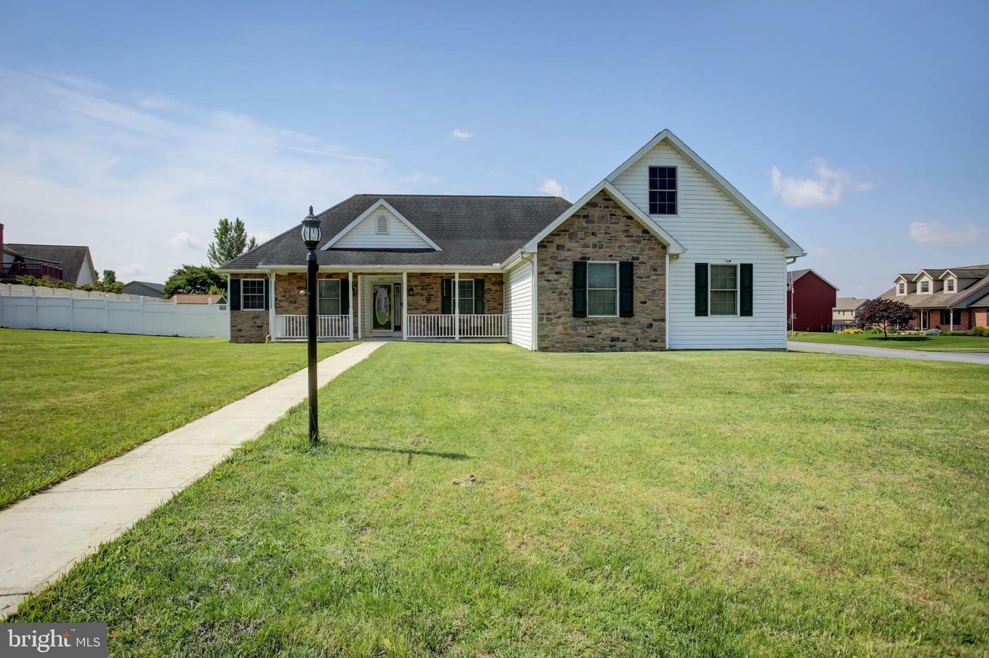 Property Photo: 326 Leedy Way East E PA 17202