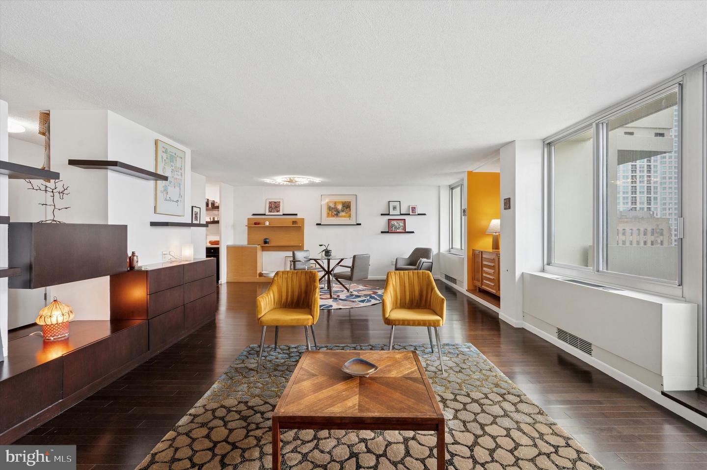 Property Photo: 604 S Washington Square 36 2206-2208 PA 19106