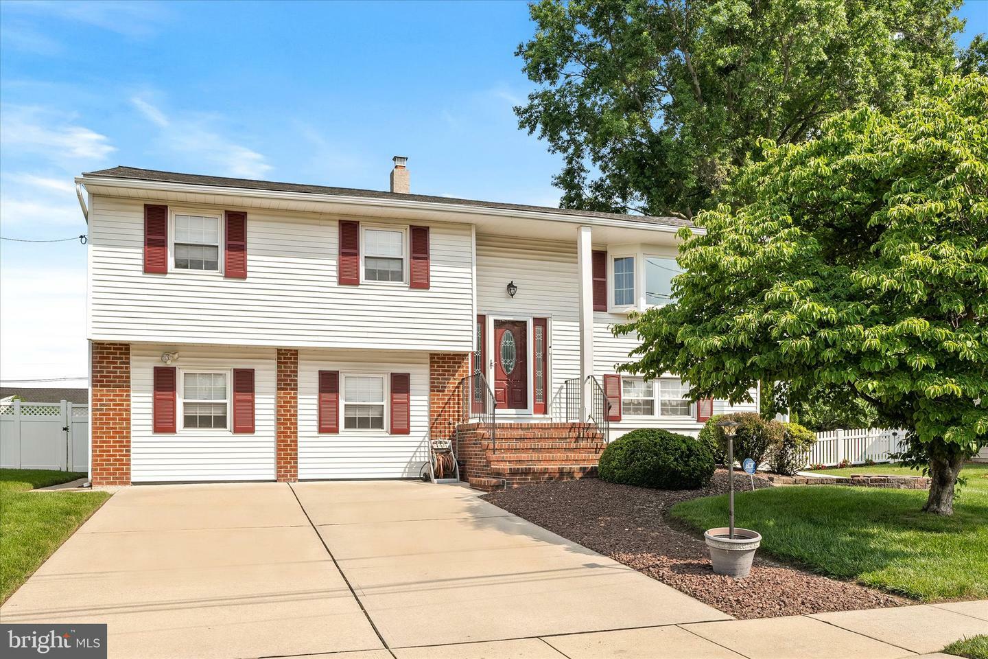 5 Misty Pine Lane  Hamilton NJ 08690 photo