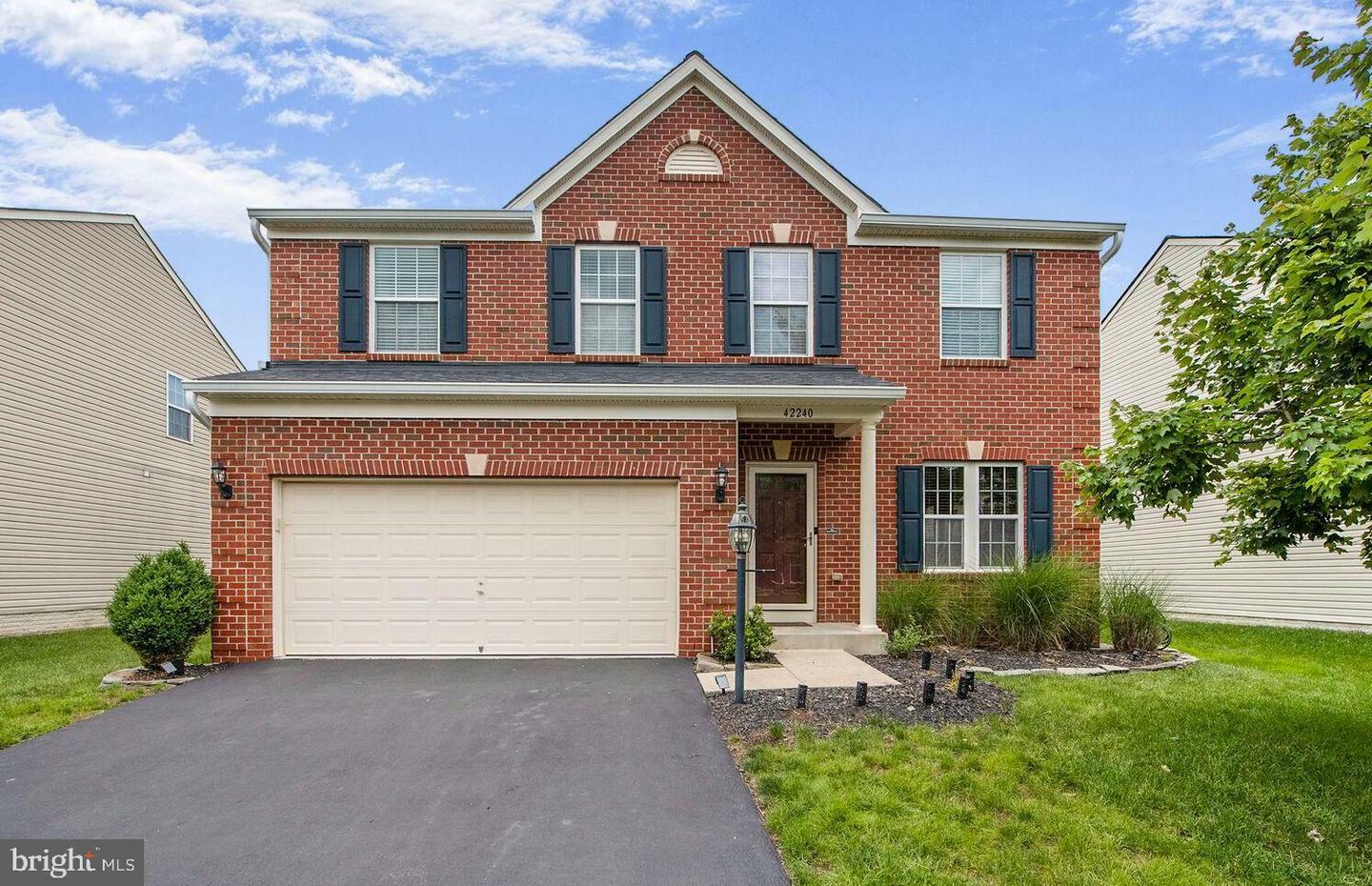 Property Photo: 42240 Palm Cove Court VA 20152
