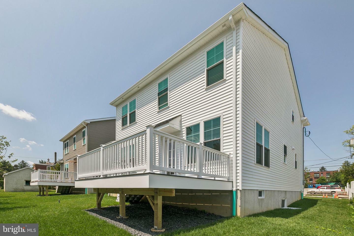 Property Photo:  904 Pleasant Avenue  PA 19038 