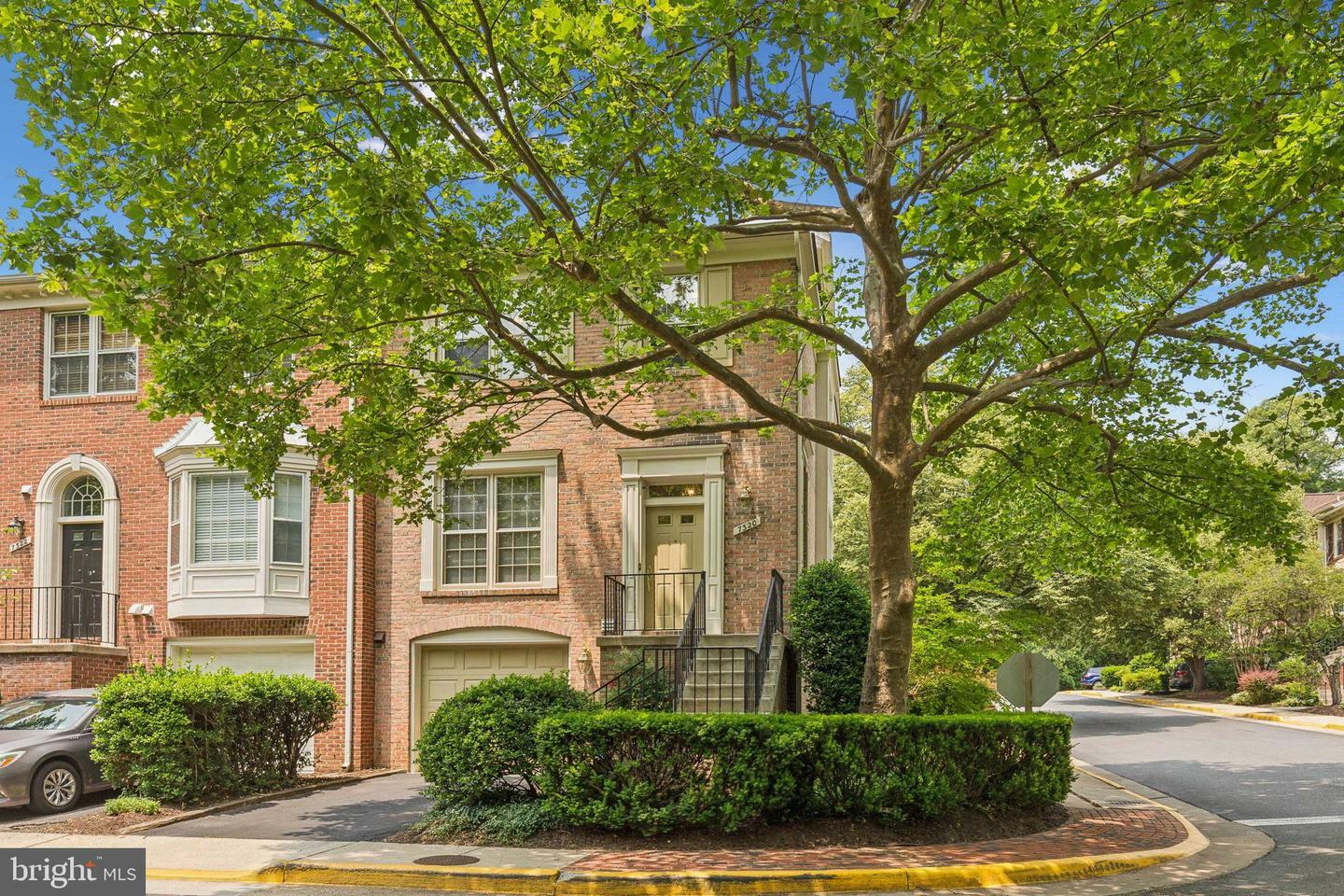 Property Photo: 7320 Westmore Drive VA 22150