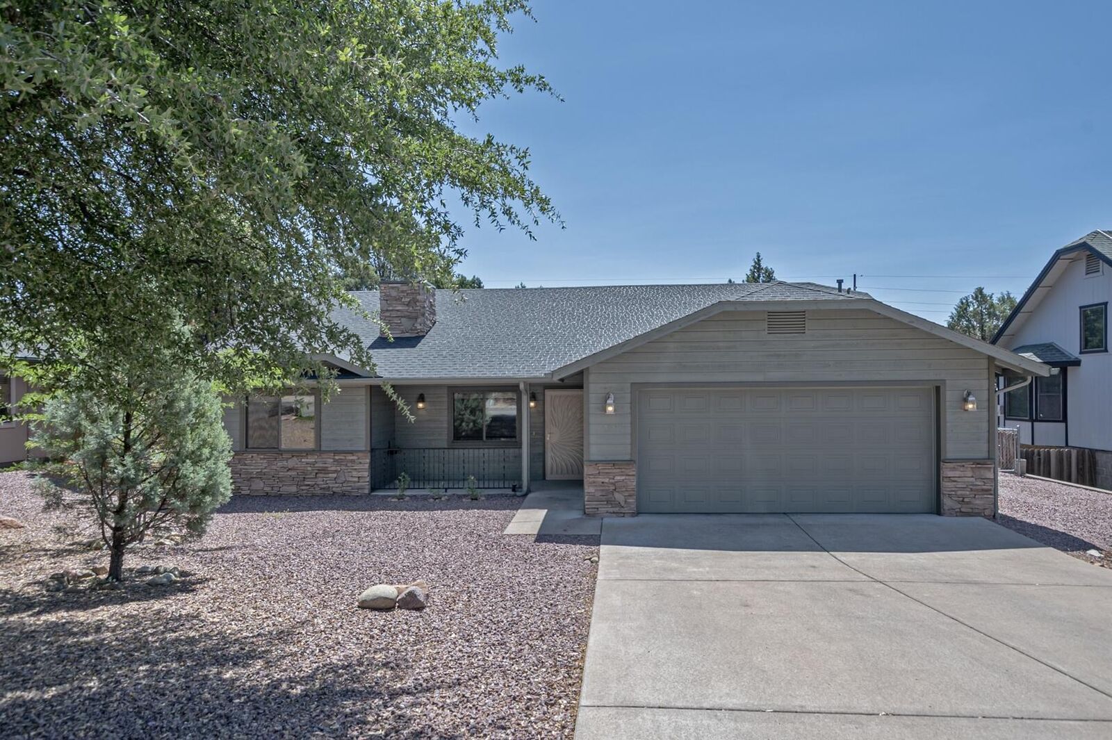Property Photo:  701 W Sherwood Drive  AZ 85541 