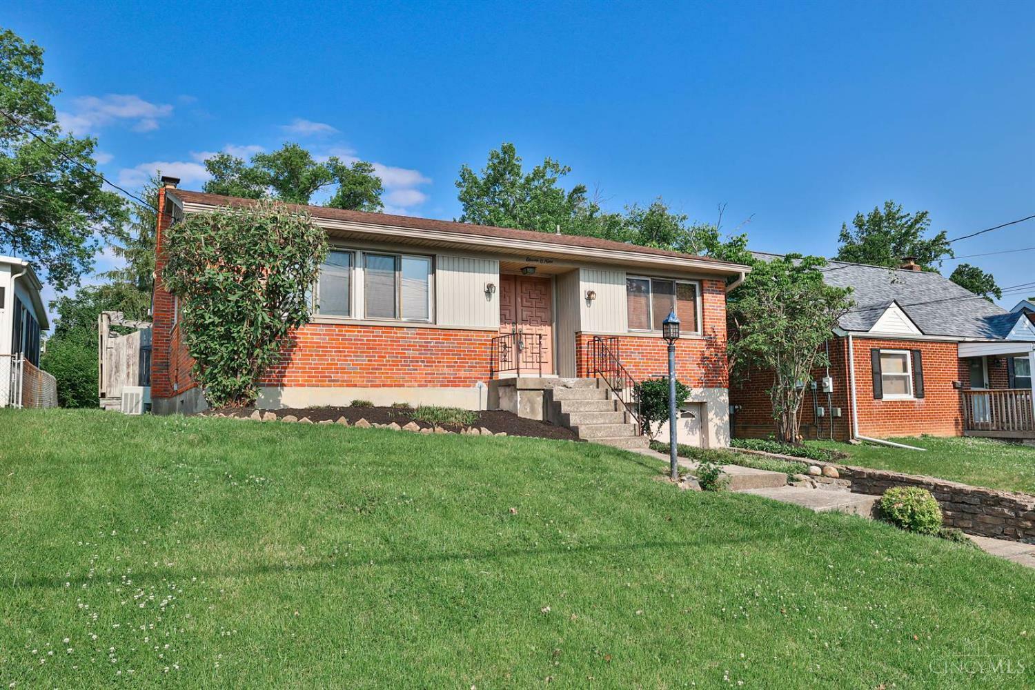 Property Photo: 1109 Alwil Drive OH 45215